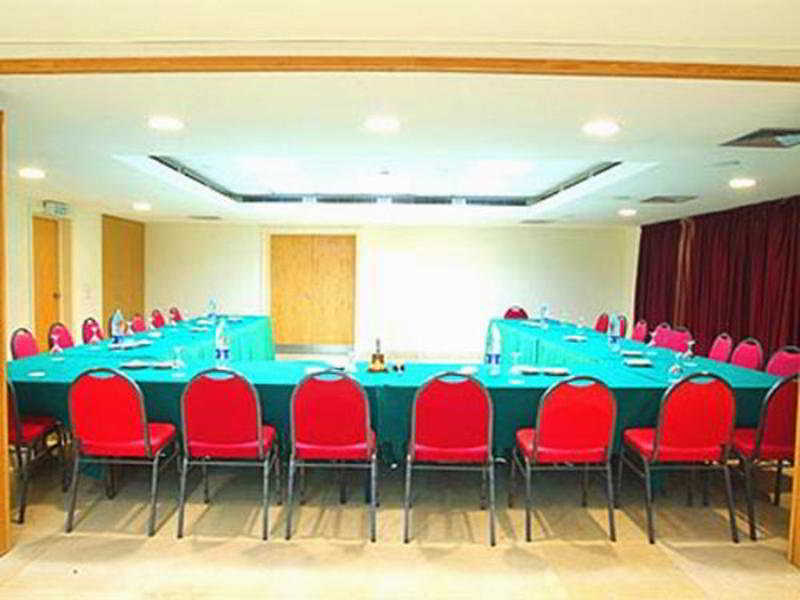 Quality Inn Tripoli エクステリア 写真