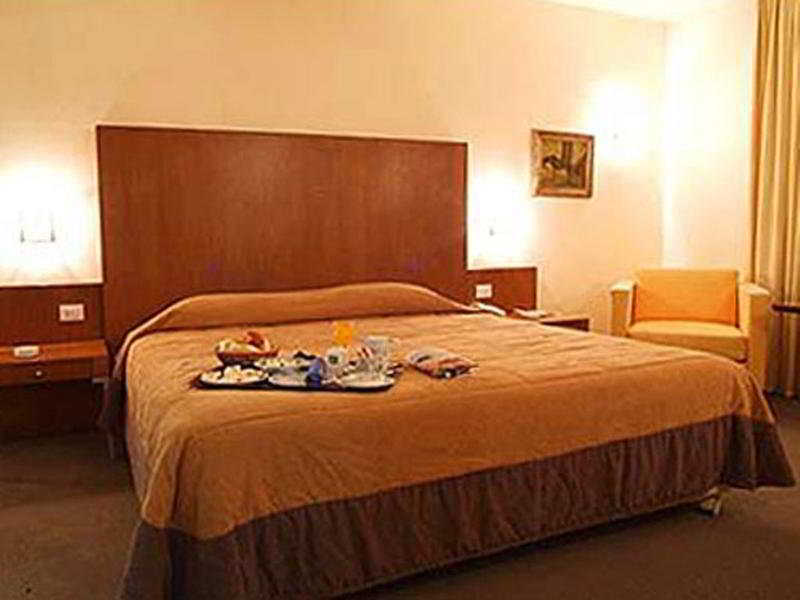 Quality Inn Tripoli エクステリア 写真
